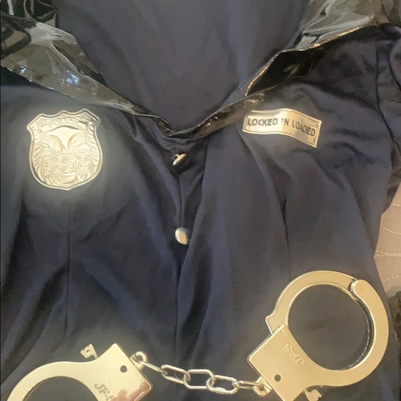 Fully loaded 👮♀️ costume size juniors - Picture 2 of 2